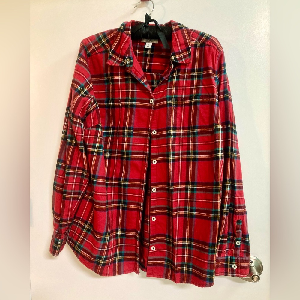 Ladies L Croft & Barrow Long Sleeve Red Plaid Shirt. Great Condition. Women’s.
